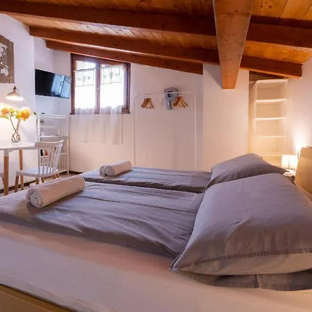 Aparthotel Mama 2*