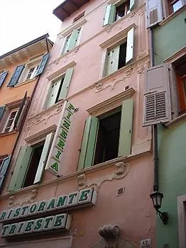 Mama Aparthotel 2*